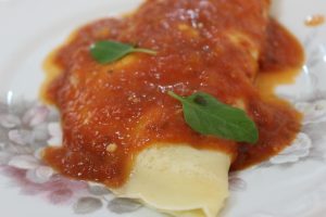 panqueca ao molho sugo